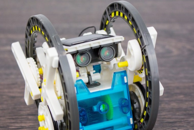 Фото 2. Уникальная детская развивающая игрушка – робот-конструктор 14 в 1