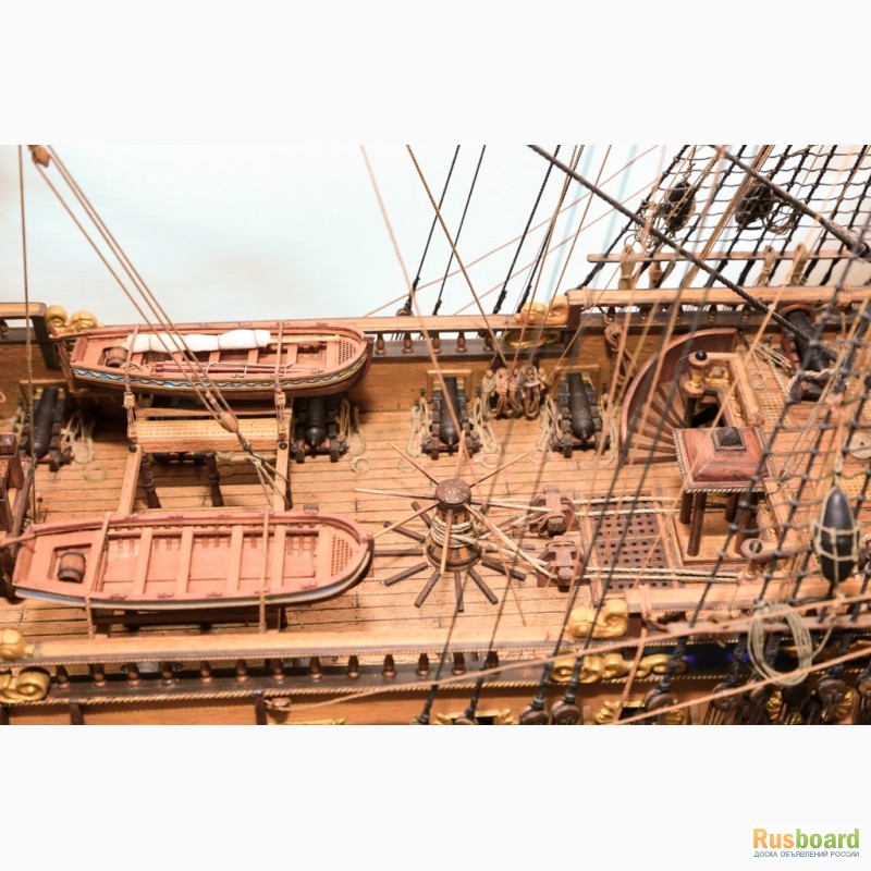 Фото 2. Стендовая модель парусного корабля 17 века
