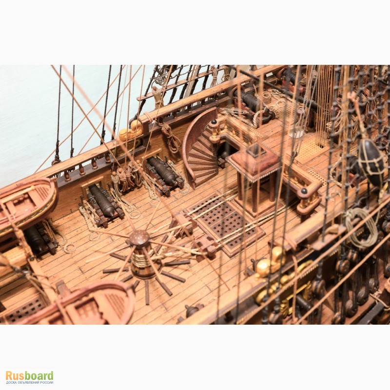Фото 3. Стендовая модель парусного корабля 17 века