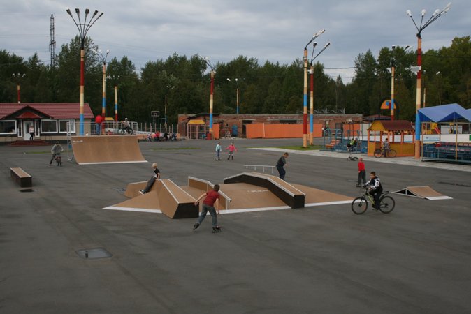 Фото 2. Строительство спортивных, игровых и детских площадок. Поставка и укладка покрытий
