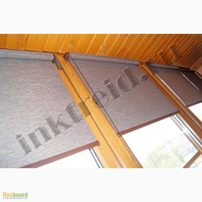 Фото 2. Рулонные шторы на коричневые пластиковые окна, рамы