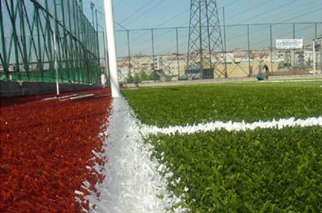 Фото 11. Искусственная трава – идеальное решение для спортивных школьных и детских площадок