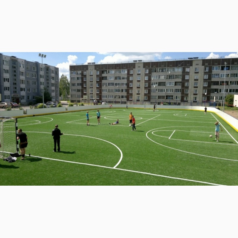 Фото 6. Искусственная трава – идеальное решение для спортивных школьных и детских площадок