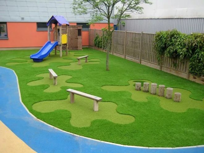 Фото 7. Искусственная трава – идеальное решение для спортивных школьных и детских площадок