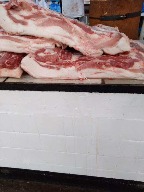 Фото 2. Продается грудинка свиная охлаждённая без кости, домашняя