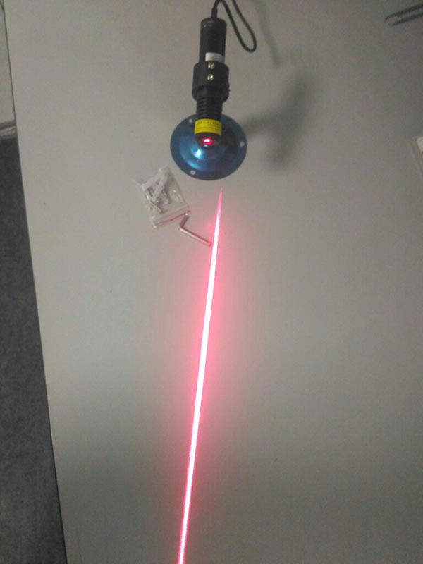 Фото 2. Лазерный указатель направления - пропила ЛУ-200 красный луч