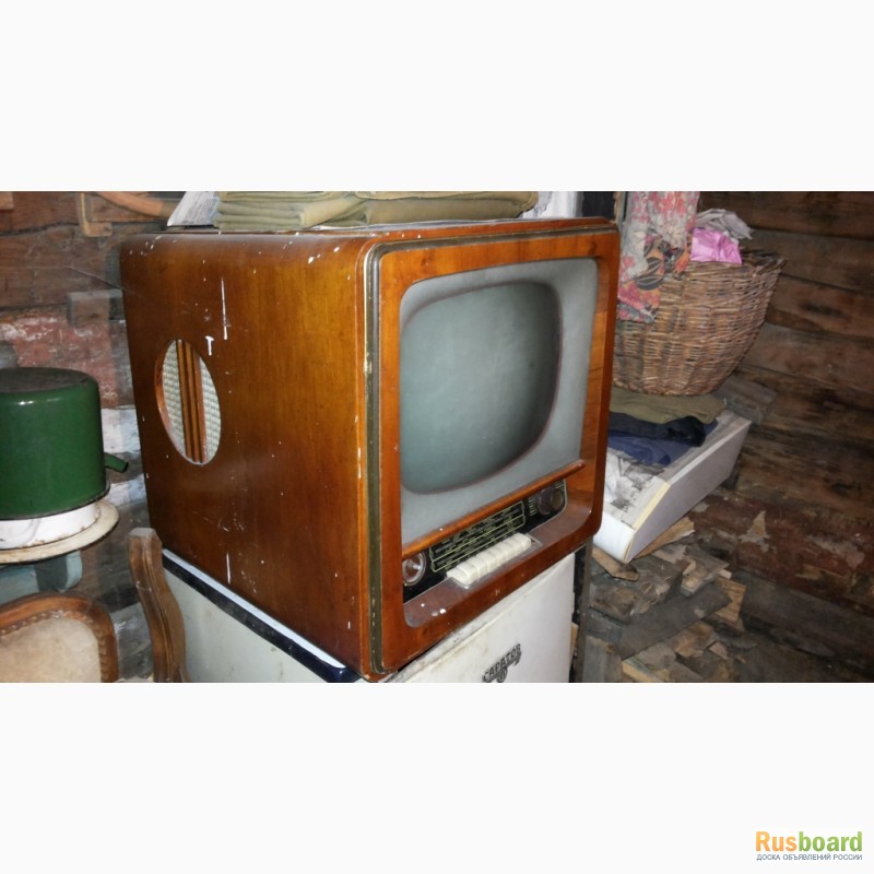 Советский телевизор купить. Старый ламповый телевизор. Старый телевизор с проигрывателем. Телевизор с проигрывателем пластинок. Советский ламповый телевизор.