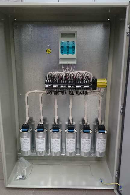 Фото 2. Конденсаторные установки компенсации реактивной мощности серии УКРМ, УКМ-58, КРМ