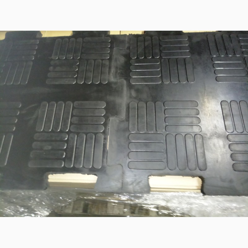 Фото 2. Литое резиновое покрытие из плиток для быстрого пола в гараже «Резиплит – Паркет»