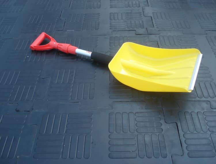 Фото 7. Литое резиновое покрытие из плиток для быстрого пола в гараже «Резиплит – Паркет»