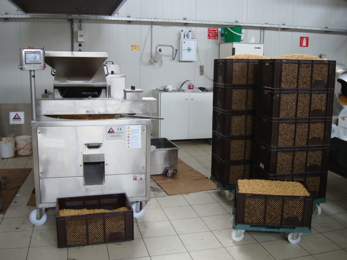 Фото 3. Фритюрница - печь для жарки и обжаривания арахиса в масле