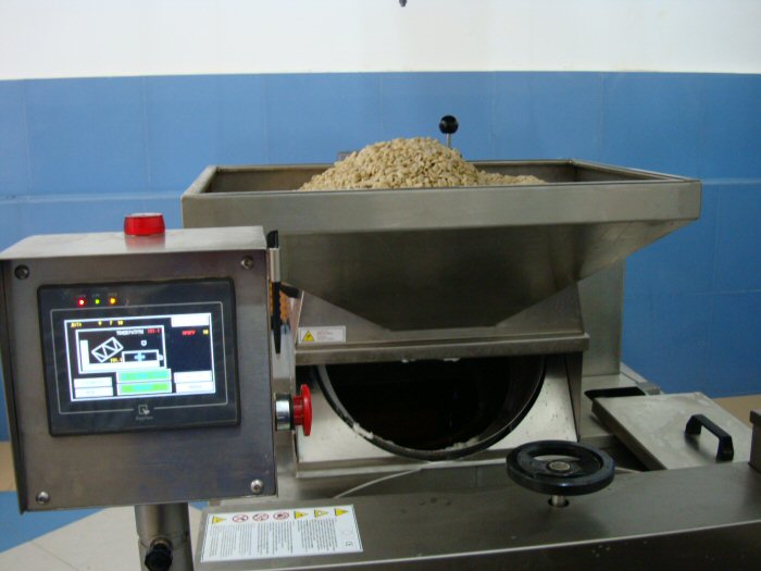 Фото 5. Фритюрница - печь для жарки и обжаривания арахиса в масле