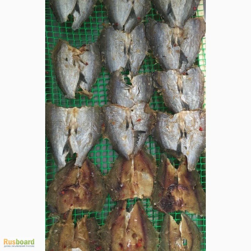 Фото 2. Закуски к пиву, сушёная вяленая рыба, рыбные снеки, морепродукты, орехи, сыр