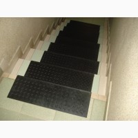Защита от падения на лестнице, накладная резиновая полоса на ступени