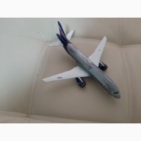 Продам модель самолета Суперджнт 100 масштаб 1:144