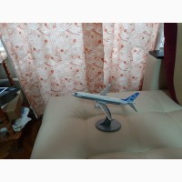 Продам модель самолета Боинг 737 масштаб 1:144
